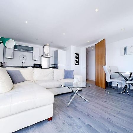 Stylish Seaview One-Bedroom Apt Σουόνσι Εξωτερικό φωτογραφία