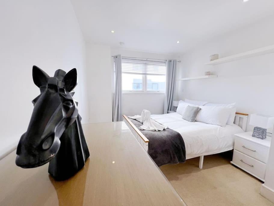 Stylish Seaview One-Bedroom Apt Σουόνσι Εξωτερικό φωτογραφία