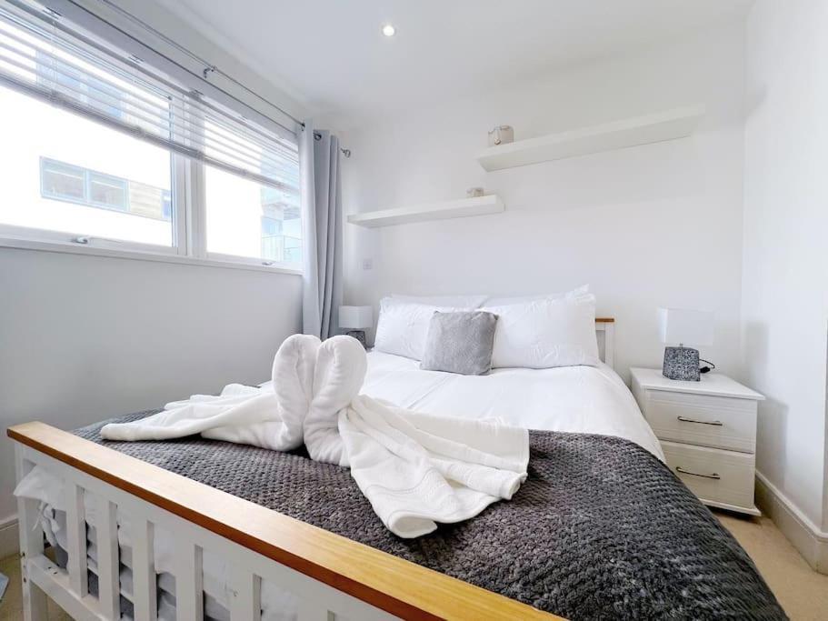 Stylish Seaview One-Bedroom Apt Σουόνσι Εξωτερικό φωτογραφία