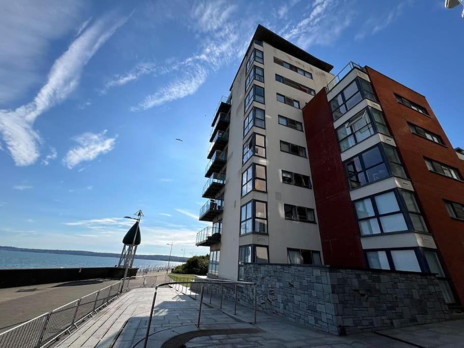Stylish Seaview One-Bedroom Apt Σουόνσι Εξωτερικό φωτογραφία