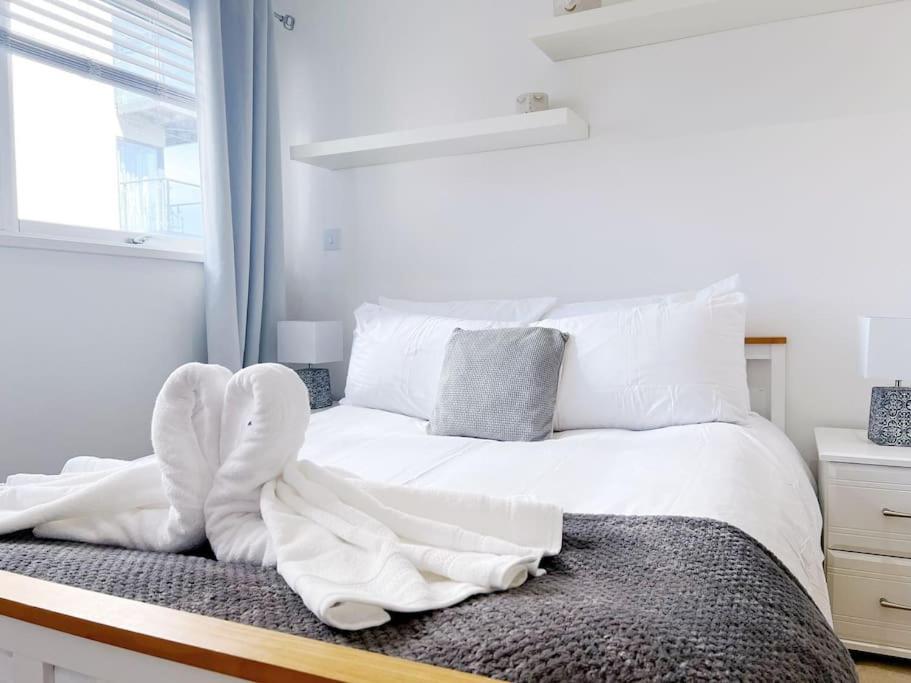 Stylish Seaview One-Bedroom Apt Σουόνσι Εξωτερικό φωτογραφία